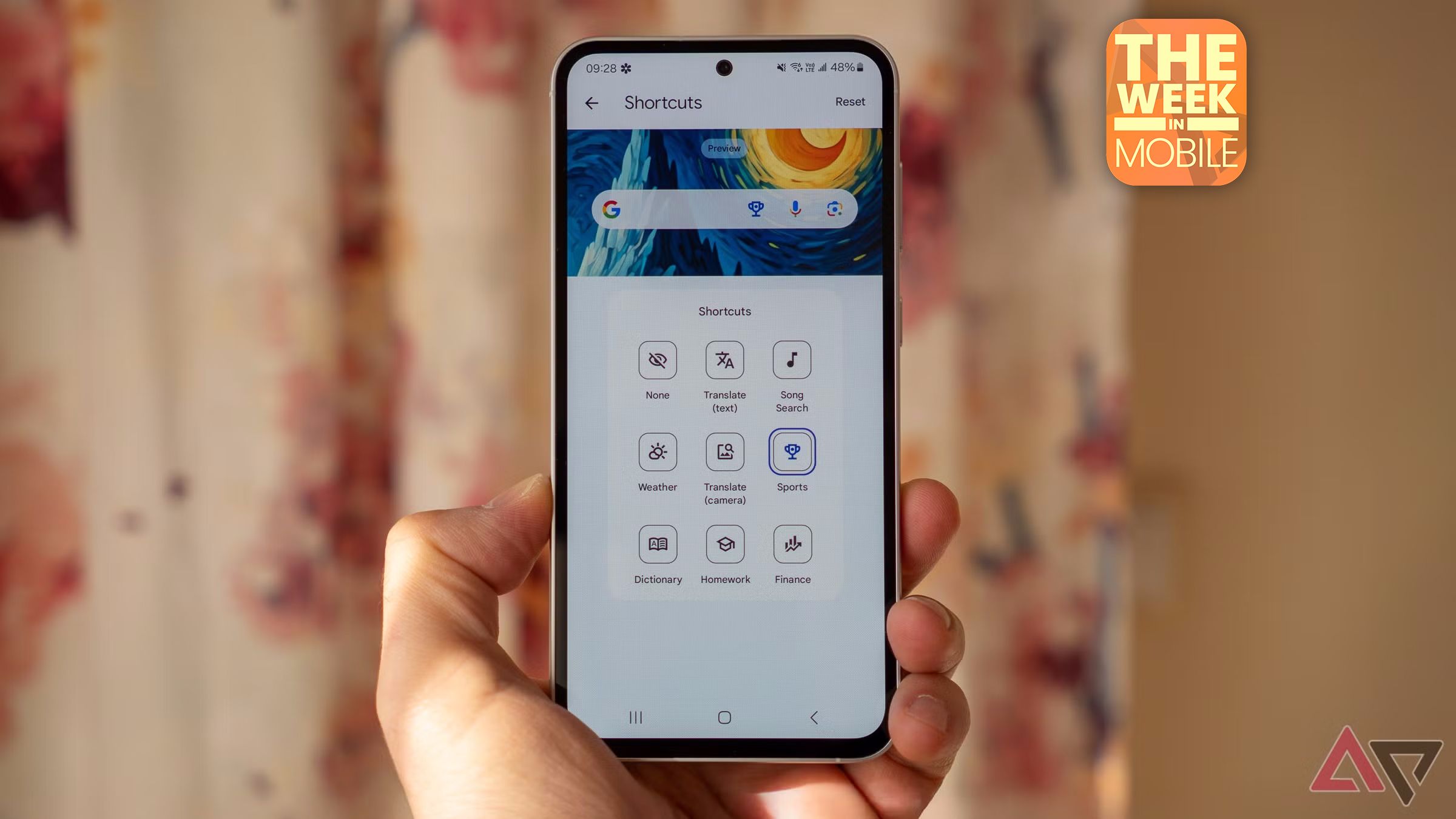 Un teléfono en la mano con la pantalla de configuración de acceso directo de búsqueda de Google abierta.
