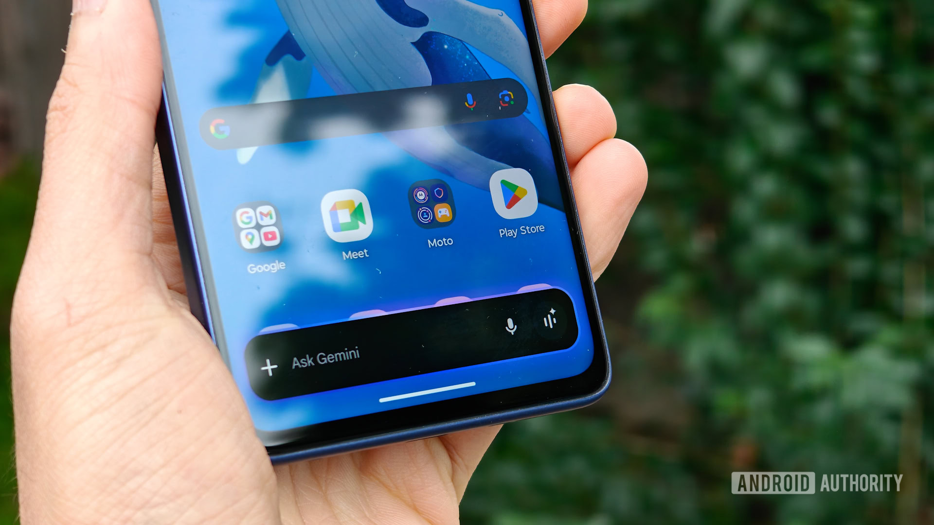 Moto G Power 2025 Imagen de revisión que muestra el cuadro de inmediato de Ask Gemini