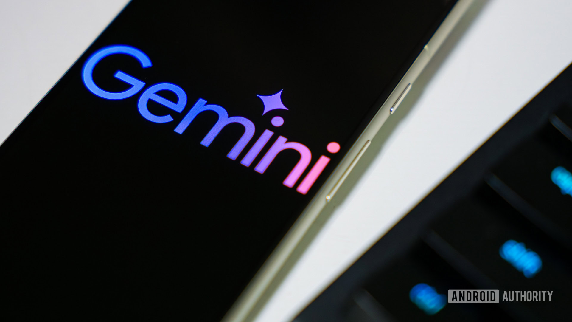 Google Gemini logotipo en el teléfono inteligente Foto de archivo (7) Google Gemini logotipo en el teléfono inteligente Foto de archivo (7)