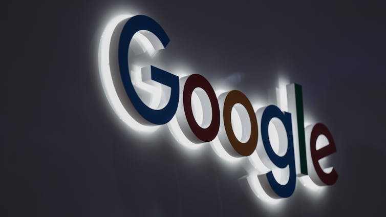 Foto de primer plano del signo del logotipo de Google.