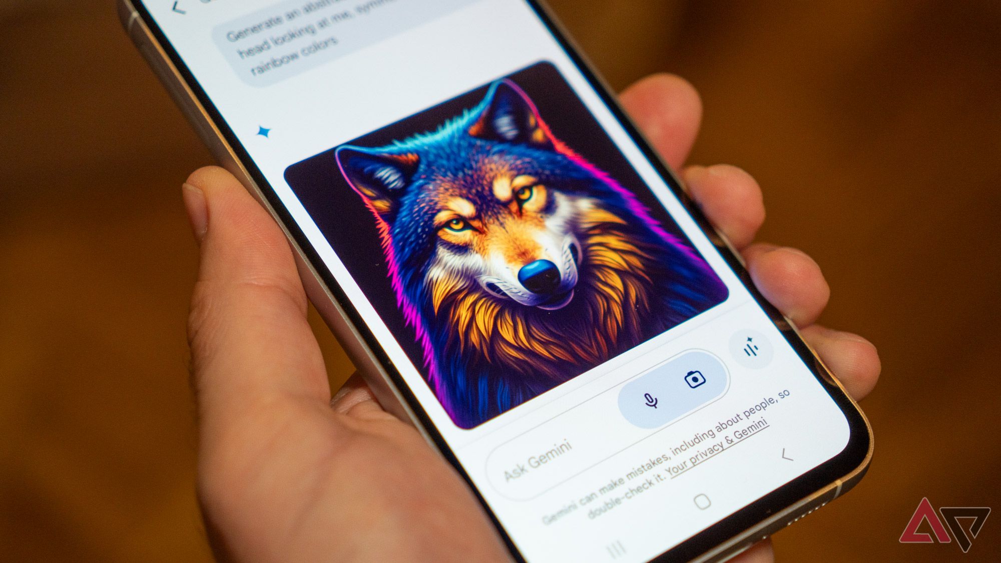 Google Gemini Generación de imágenes en un teléfono en la mano